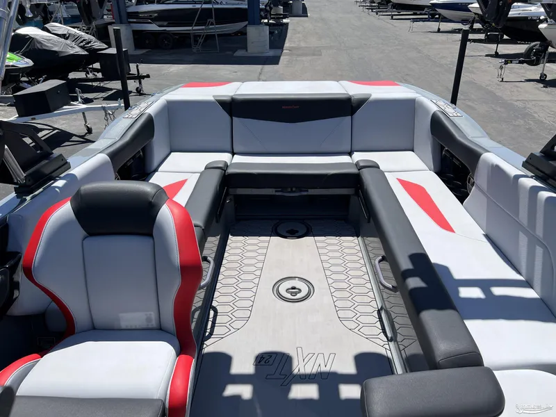 Slide: The Image of MasterCraft NXT24  2022 - 10