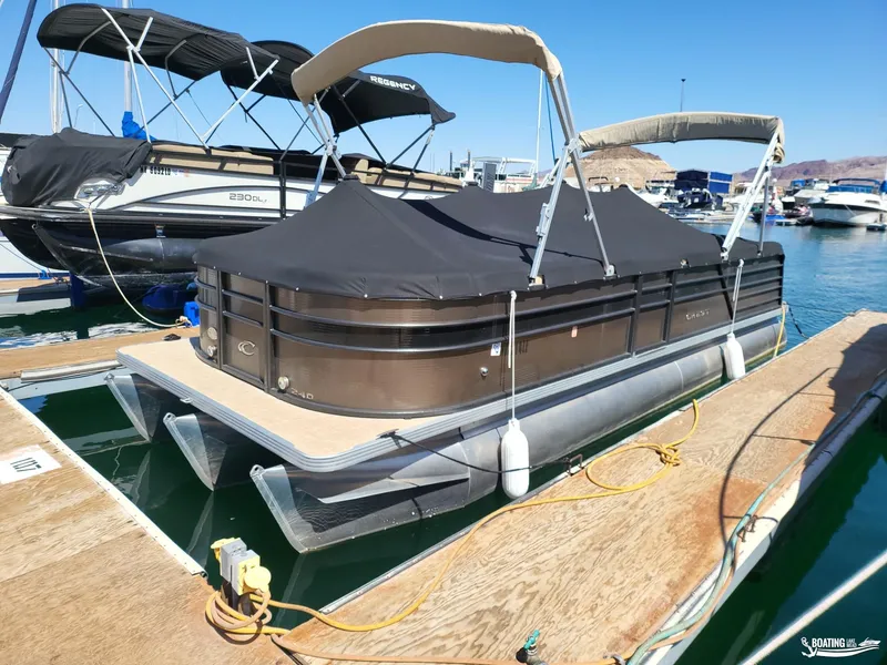 Slide: The Image of Crest 240 Classic LX 2022 - 4