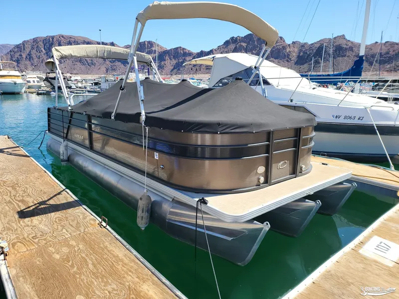 Slide: The Image of Crest 240 Classic LX 2022 - 5