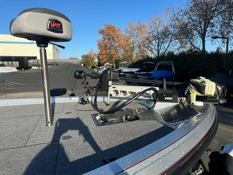 Slide: The Image of 2024 Ranger Z518 boat deck with Minn Kota trolling motor and seat. - 8