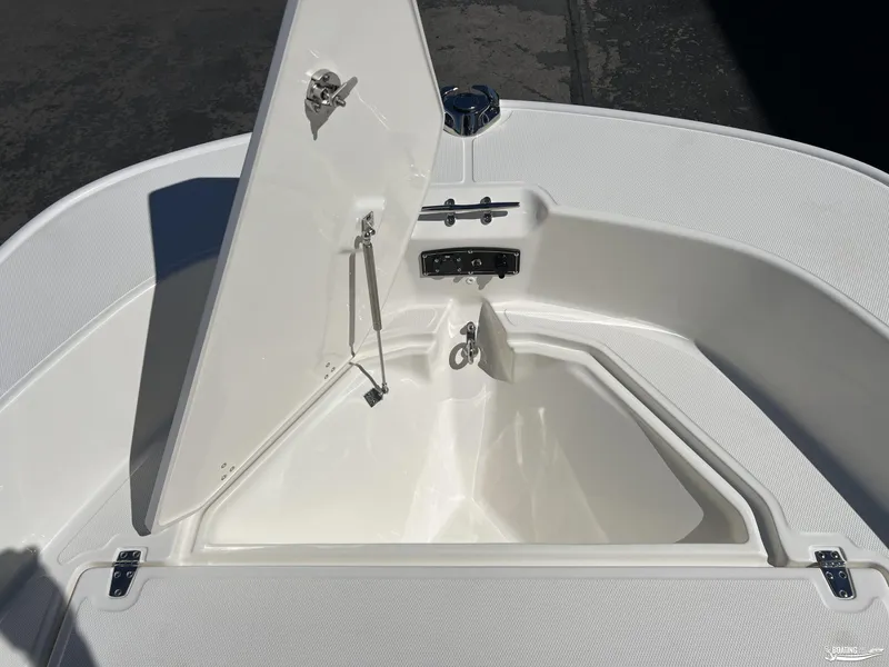 Slide: The Image of Boston Whaler 170 Montauk 2027 - 9