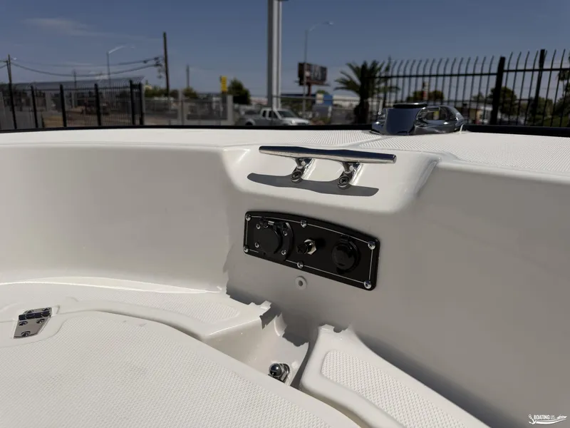 Slide: The Image of Boston Whaler 170 Montauk 2027 - 7