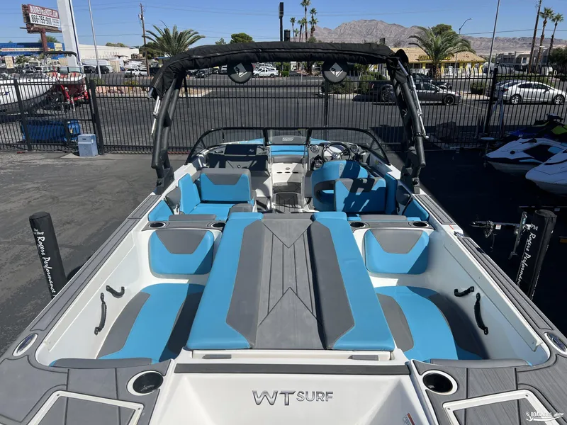 Slide: The Image of Heyday Wake Boats WT Surf 2021 - 4