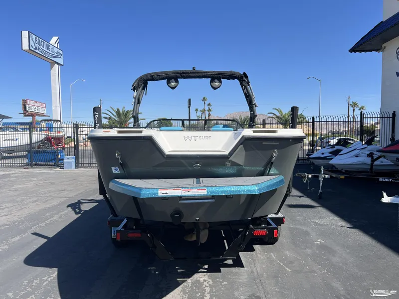 Slide: The Image of Heyday Wake Boats WT Surf 2021 - 3