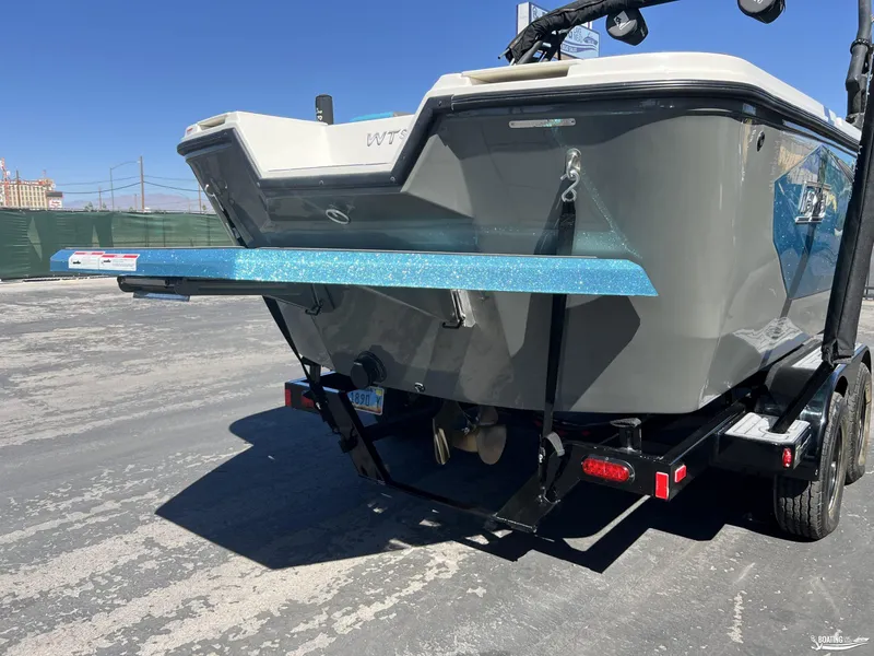 Slide: The Image of Heyday Wake Boats WT Surf 2021 - 16