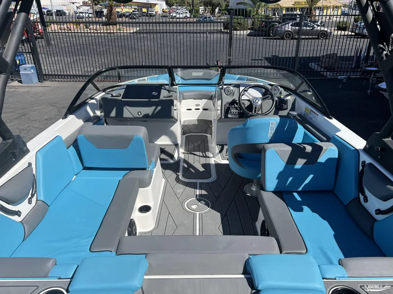 Slide: The Image of Heyday Wake Boats WT Surf 2021 - 5