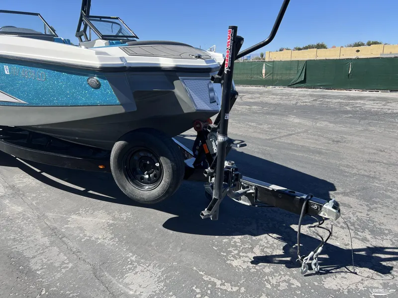Slide: The Image of Heyday Wake Boats WT Surf 2021 - 18