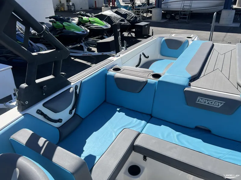 Slide: The Image of Heyday Wake Boats WT Surf 2021 - 8