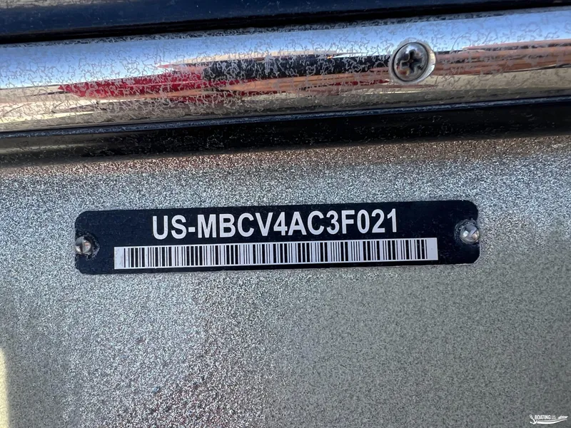 Slide: The Image of MasterCraft XT24 2021 - 18