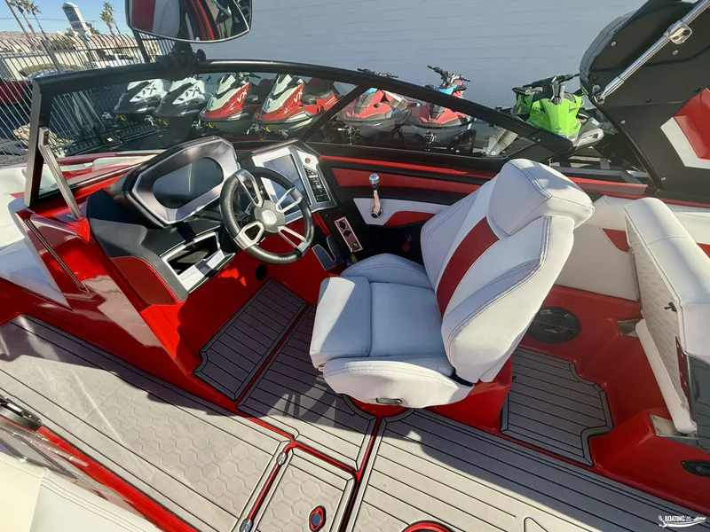 Slide: The Image of MasterCraft XT24 2021 - 9