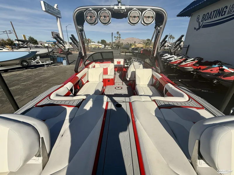 Slide: The Image of MasterCraft XT24 2021 - 6