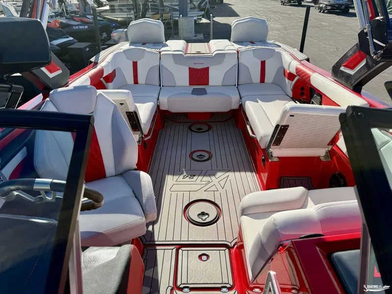 Slide: The Image of MasterCraft XT24 2021 - 14