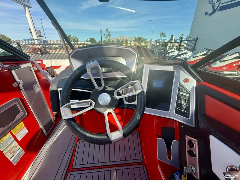 Slide: The Image of MasterCraft XT24 2021 - 10