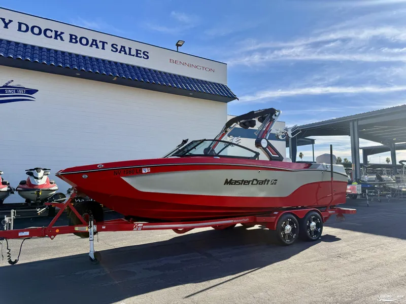 Slide: The Image of MasterCraft XT24 2021 - 2