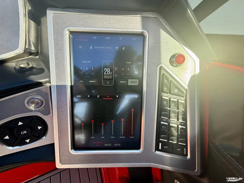 Slide: The Image of MasterCraft XT24 2021 - 12