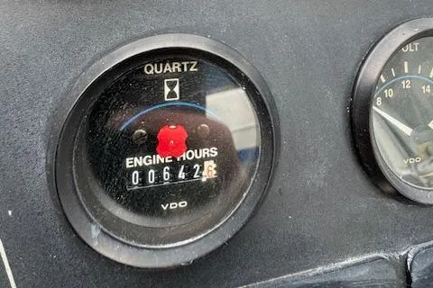 Slide: The Image of Engine hours gauge of a 1993 Carver 280 Express showing 642.6 hours. - 20