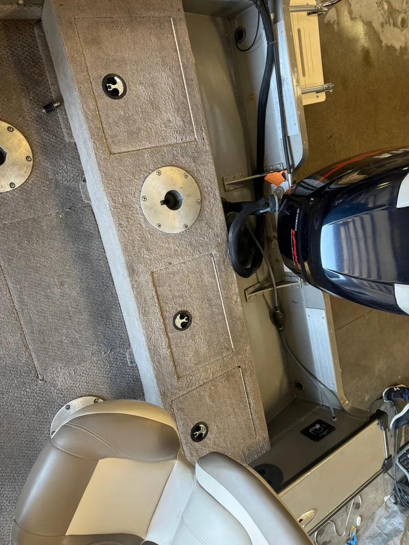 Slide: The Image of 2002 Lund 1775 Pro-V SE boat interior with motor and seating. - 15