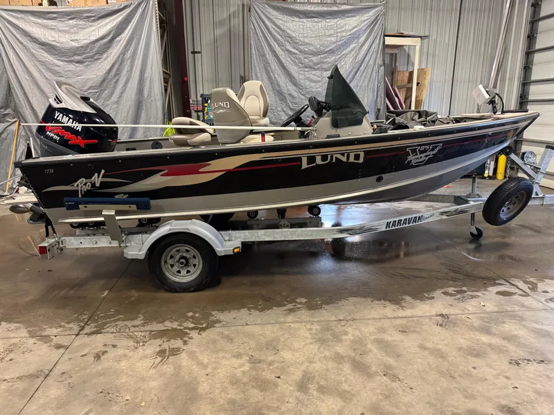 Slide: The Image of 2002 Lund 1775 Pro-V SE boat on trailer in garage setting. - 3