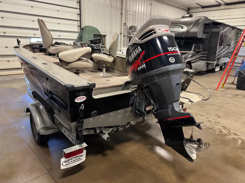 Slide: The Image of 2002 Lund 1775 Pro-V SE boat with Yamaha 150 VMAX engine in a garage setting. - 5