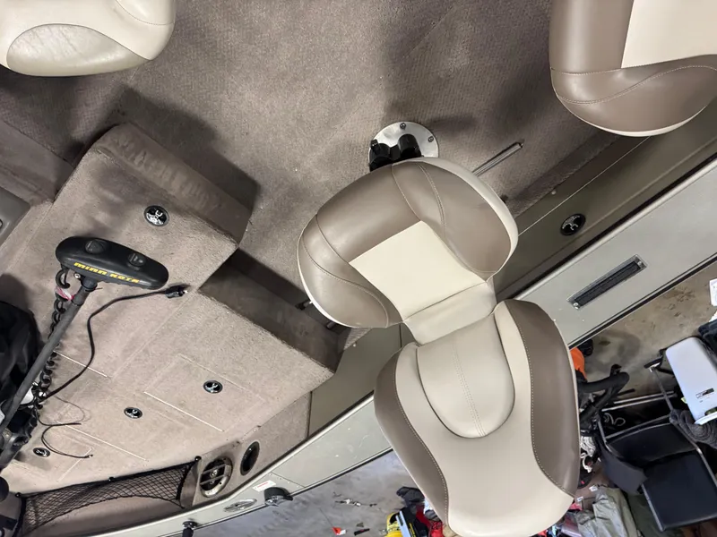 Slide: The Image of 2002 Lund 1775 Pro-V SE boat interior with beige seats and Minn Kota trolling motor. - 7