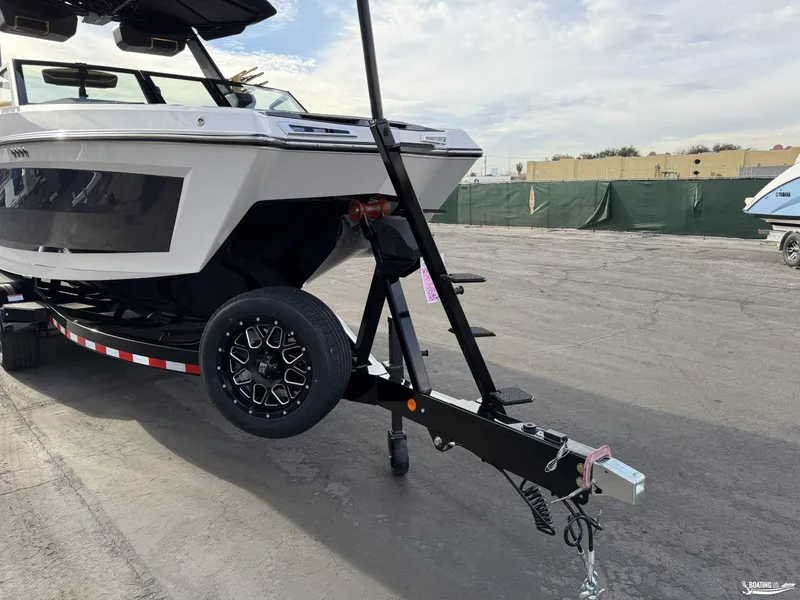 Slide: The Image of MasterCraft XStar 25 2026 - 18