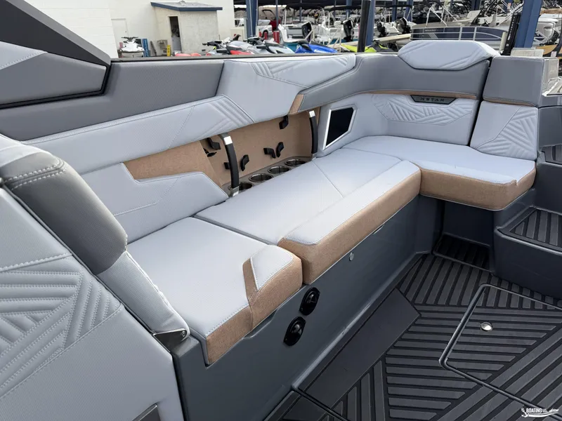 Slide: The Image of MasterCraft XStar 25 2026 - 8