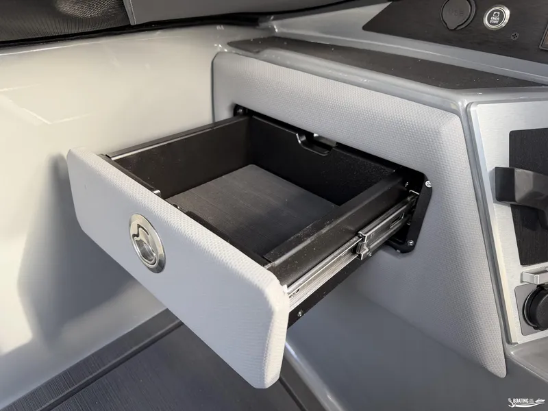 Slide: The Image of MasterCraft XStar 25 2026 - 13