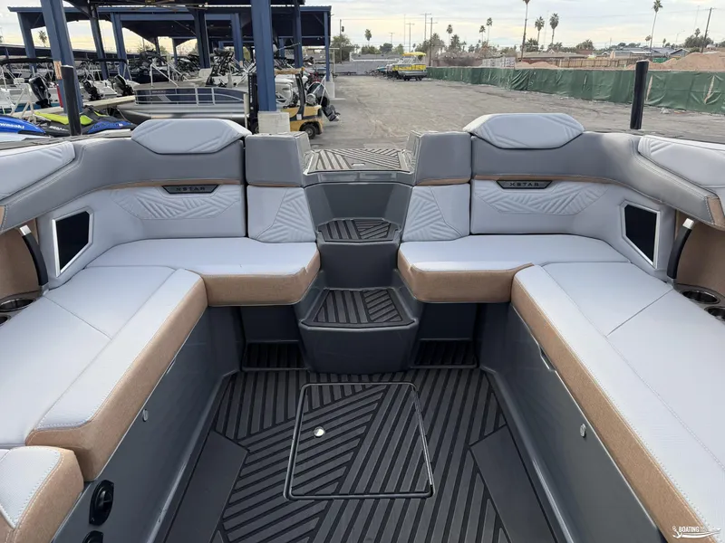 Slide: The Image of MasterCraft XStar 25 2026 - 9