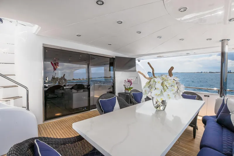 Slide: The Image of Luxury dining area on the 2005 Horizon 94 Motoryacht with ocean view. - 17