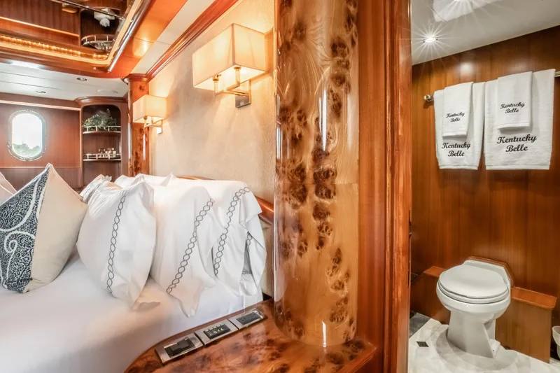 Slide: The Image of Luxurious bedroom and bathroom in a 2005 Horizon 94 Motoryacht. - 31
