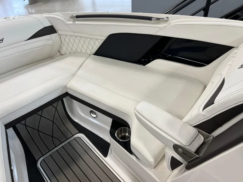 Slide: The Image of Sea Ray SLX 260 2024 - 51