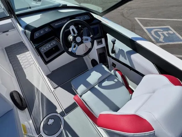 Slide: The Image of MasterCraft NXT22 2024 - 11