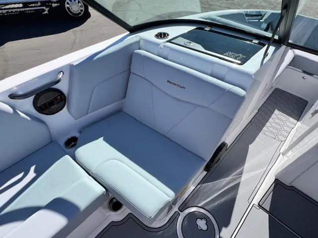 Slide: The Image of MasterCraft NXT22 2024 - 12