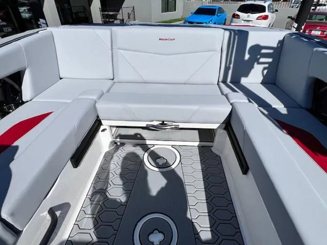 Slide: The Image of MasterCraft NXT22 2024 - 14