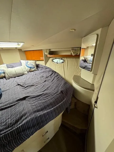 Slide: The Image of 2000 Formula 41 PC boat cabin with bed and mirror - 30