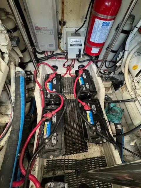 Slide: The Image of Battery compartment of a 2000 Formula 41 PC boat with fire extinguisher. - 39