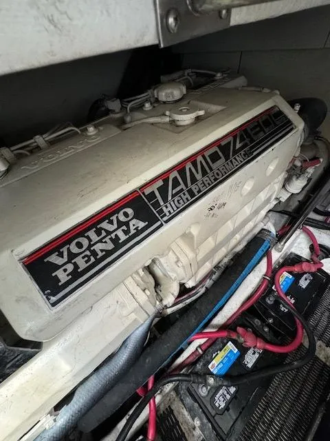 Slide: The Image of Volvo Penta TAMD74P-B engine in a 2000 Formula 41 PC boat. - 43