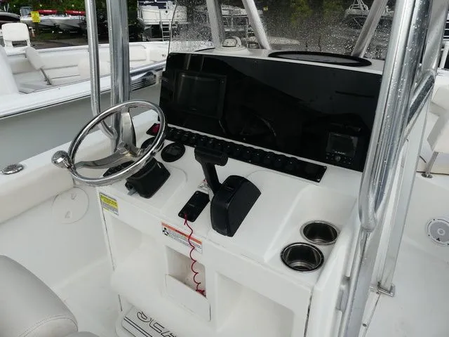 Slide: The Image of Sea Hunt Ultra 219 2021 - 6