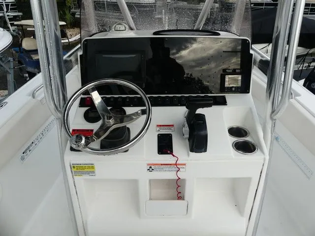 Slide: The Image of Sea Hunt Ultra 219 2021 - 7