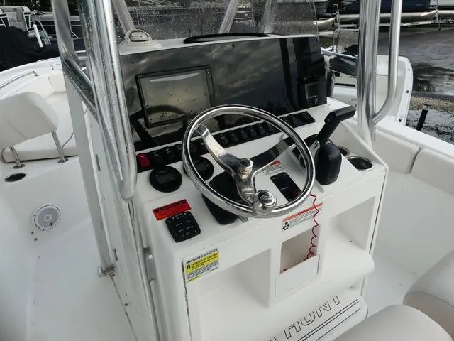 Slide: The Image of Sea Hunt Ultra 219 2021 - 8