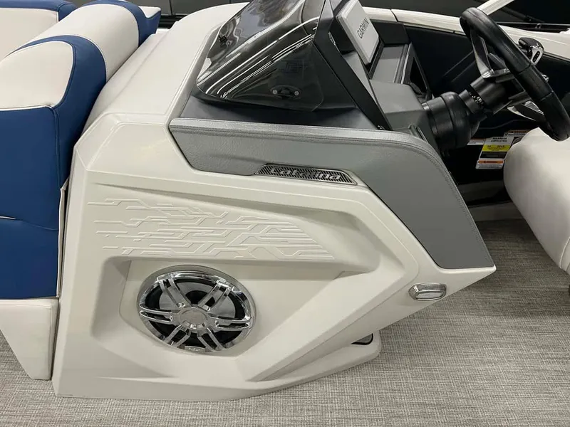 Slide: The Image of Avalon 2585 CATALINA REAR J LOUNGER 2024 - 10