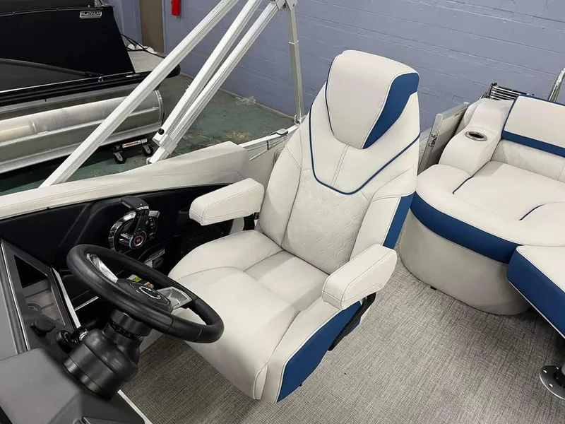 Slide: The Image of Avalon 2585 CATALINA REAR J LOUNGER 2024 - 14