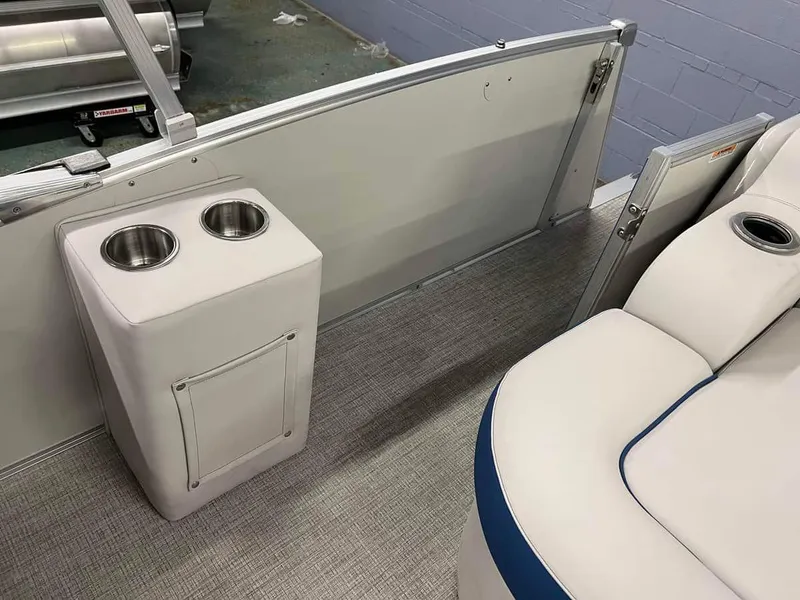 Slide: The Image of Avalon 2585 CATALINA REAR J LOUNGER 2024 - 17