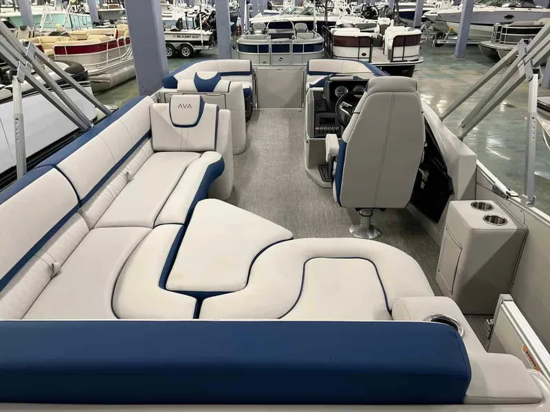 Slide: The Image of Avalon 2585 CATALINA REAR J LOUNGER 2024 - 18