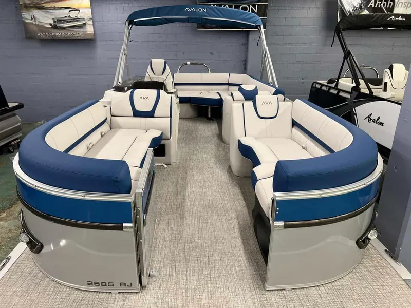 Slide: The Image of Avalon 2585 CATALINA REAR J LOUNGER 2024 - 6