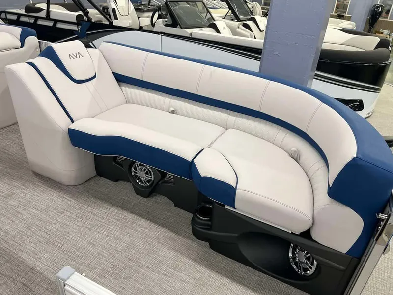 Slide: The Image of Avalon 2585 CATALINA REAR J LOUNGER 2024 - 7
