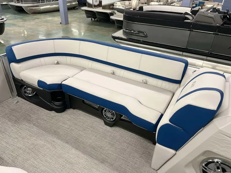 Slide: The Image of Avalon 2585 CATALINA REAR J LOUNGER 2024 - 9
