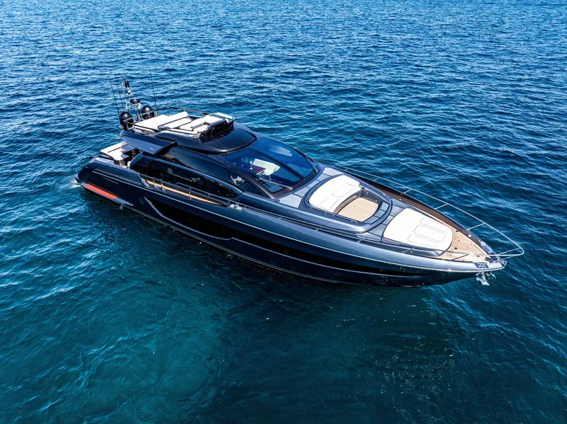 Slide: The Image of Riva 76' Perseo Super 2025 - 15