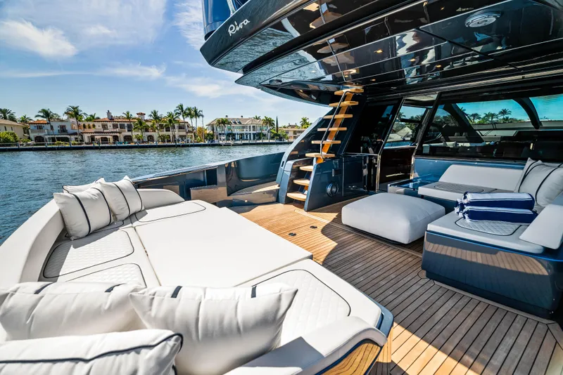 Slide: The Image of Riva 76' Perseo Super 2025 - 28