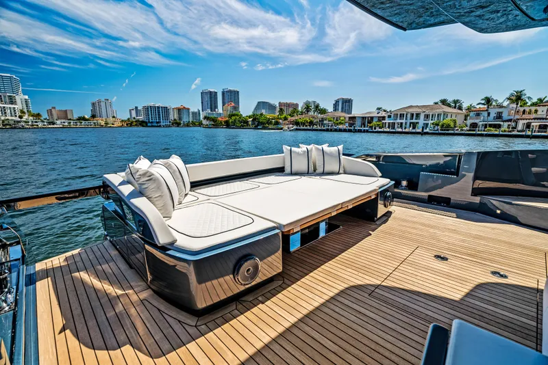 Slide: The Image of Riva 76' Perseo Super 2025 - 29